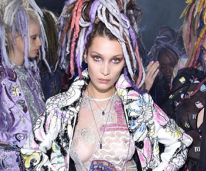 Kendall Jenner, Bella Hadid khoe ngực ở hậu trường thời trang