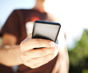 Smartphone đỡ đạn, cứu người đàn ông thoát chết