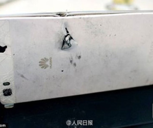 Thoát chết hi hữu nhờ smartphone đỡ đạn