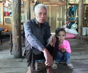 "Tôi khóc nhiều khi không có chuyến xe tử tế đưa con về"