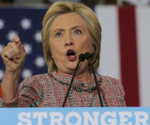 Bà Clinton vượt lên đối thủ đảng Cộng hòa Donald Trump