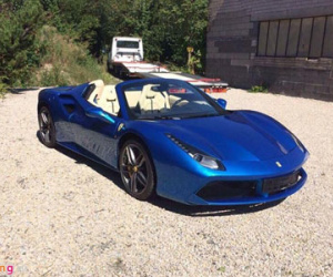 Ferrari 488 mui trần sắp cập bến Việt Nam