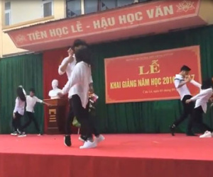 Ý kiến trái chiều về nhảy nhạc Sơn Tùng trong lễ khai giảng