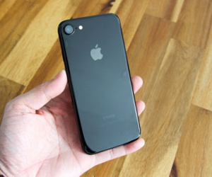 iPhone 7 Jet Black đầu tiên về Việt Nam, giá 32 triệu đồng