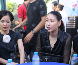 Các nghệ sĩ đau buồn đến viếng Minh Thuận