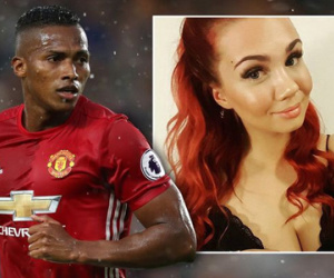 Cầu thủ M.U giải sầu cùng nữ y tá sau khi thua trận derby Manchester