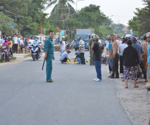 Ngã ra đường, nam thanh niên 22 tuổi chết thảm dưới bánh xe tải