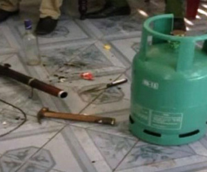 Nhốt “tình địch” và con ruột trong nhà, dùng bình gas dọa phóng hỏa