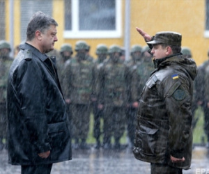 Poroshenko: Một nửa quân đội Ukraine là người của KGB