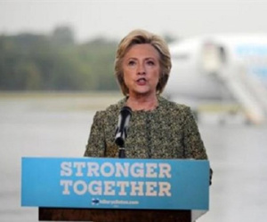 Bà Clinton: Ông Trump không khác gì một "trung sĩ tuyển dụng phiến quân cho IS"