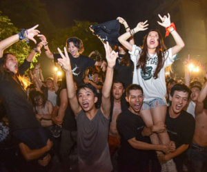 Bữa tiệc rock Phương Đông cuồng nhiệt trong pháo sáng