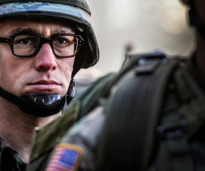 "Snowden"- cái nhìn đồng cảm với kẻ phản bội chính phủ Mỹ