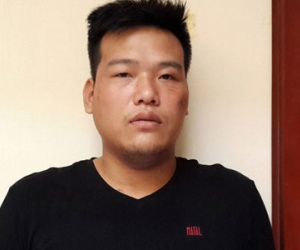 Tán thủ ngáo đá tấn công 2 cảnh sát