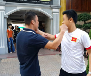 Thực nghiệm hiện trường vụ nổ súng, hỗn chiến trước quán karaoke