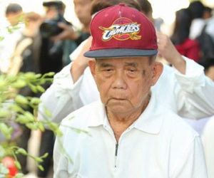 Vì sao bố Minh Thuận chậm trễ về Việt Nam với con trai