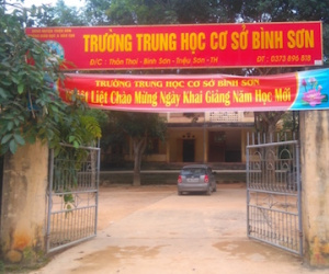 Đề nghị chuyển công tác hiệu phó đưa 6 nữ sinh đi hát karaoke