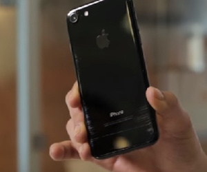 iPhone 7 Jet Black dễ bẩn, dễ xước