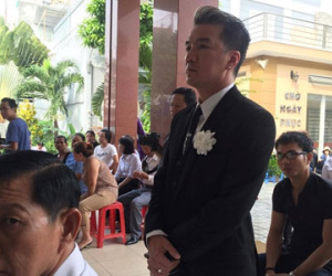 Nghệ sĩ Việt đến sớm đưa tiễn Minh Thuận