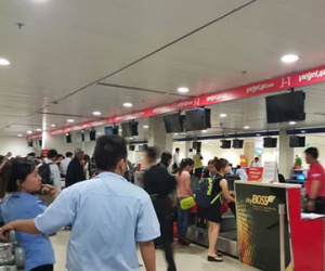 Tân Sơn Nhất gặp sự cố, hành khách phải check in thủ công