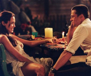 Tiếc nuối ngắm lại cảnh phim mặn nồng của "ông bà Smith"