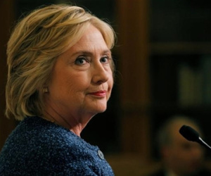 Trump bám đuổi sít sao, người ủng hộ Clinton đứng ngồi không yên