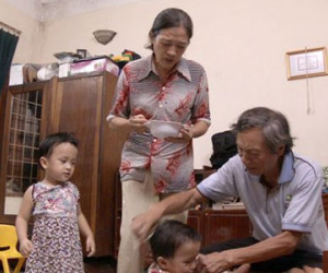 Video: Vợ chồng U70 sinh đôi sau 7 năm kết hôn