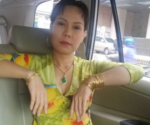 Hình ảnh đeo vàng lúc lỉu và lời đáp trả của Việt Hương khi gặp "Thánh từ thiện" chỉ trích mình