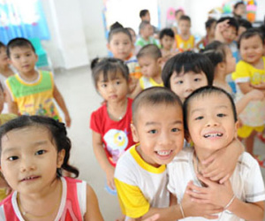 Học sinh mầm non phải đóng tiền cô nuôi, bảo vệ?