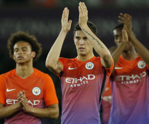 Man City chạm trán Man Utd ở vòng bốn Cup Liên đoàn