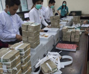 Người Myanmar bắt đầu thay ví tiền bằng điện thoại di động