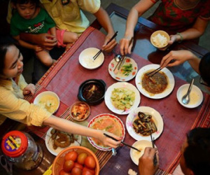 Thói quen tai hại mà mọi người thường mắc khi ngồi ăn cơm