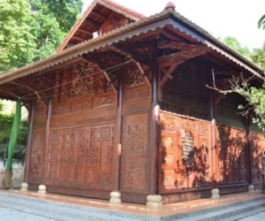 Biệt thự của đại gia vàng chưa được tháo dỡ hết, người lạ không được đi vào bên trong