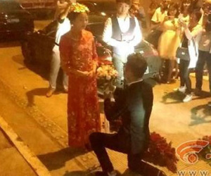 Cô dâu, chú rể kết hôn trong hầm cao tốc vì kẹt xe