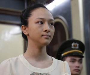 Hé lộ hoàn cảnh đáng thương của Hoa hậu Phương Nga: "Mẹ bị gãy cổ, con vướng tù tội"?