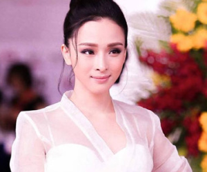 Hoa hậu Phương Nga: "Bắc thang lên hỏi ông trời – Có tiền cho gái có đòi được không?'