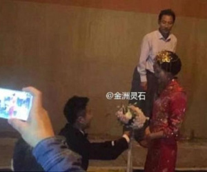 Tắc đường, đôi trẻ kết hôn trong hầm cho kịp giờ lành