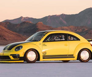 Volkswagen Beetle phá kỷ lục thế giới với tốc độ 330 km/h