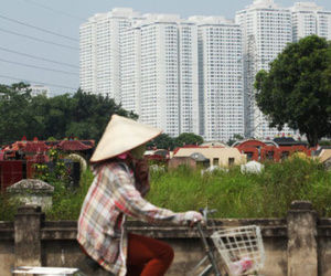 Ảnh: Người sống, người chết chen chúc giữa Thủ đô