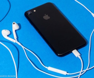 Apple phát hành iOS 10.0.2: Sửa lỗi tai nghe EarPods trên iPhone 7
