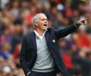 Mourinho công bố lý do loại Rooney