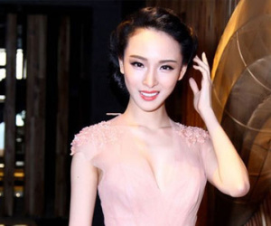 Người phụ nữ quyền lực đằng sau hoa hậu Phương Nga là ai?