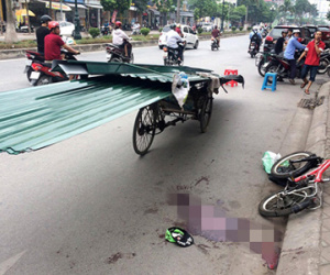 Sau vụ bé trai bị tôn cứa cổ, siết quản lý xe thô sơ chở hàng