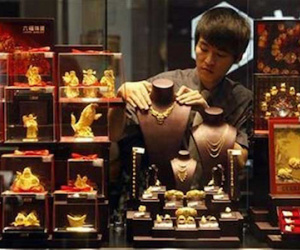 Vàng chốt tuần tăng cao nhất hai tháng