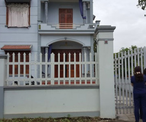 Góa phụ vật vã khi thấy 4 người thân bị sát hại
