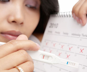 Nữ giới 3 tháng mới "đèn đỏ", có ảnh hưởng tới chuyện sinh con?