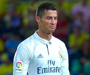Ronaldo được mẹ an ủi trên mạng xã hội