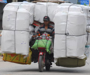 Xe thô sơ chở hàng cồng kềnh bị phạt thế nào