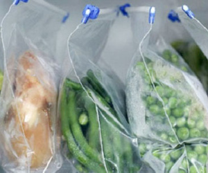 Cho thực phẩm vào túi ni lông rồi nhét tủ lạnh - Bạn đang giết cả nhà