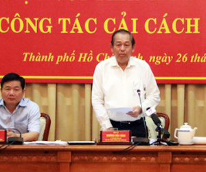 Chủ tịch TP HCM: "Dân khám bệnh 10 phút nhưng phải chờ cả chục tiếng"