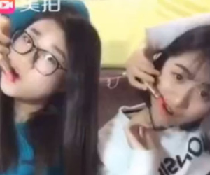 Đánh son kiểu oái oăm thành... trào lưu giới trẻ